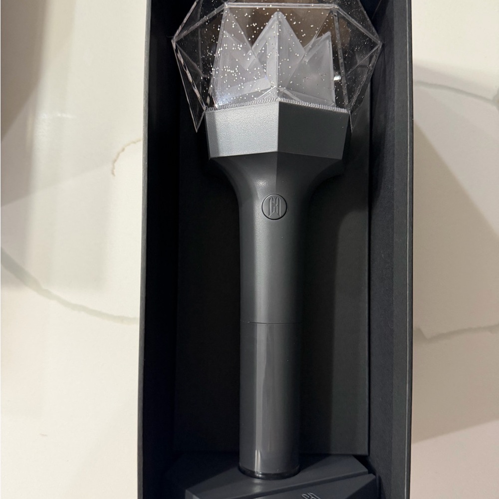 MONSTA X OFFICIAL LIGHTSTICK VER. 2